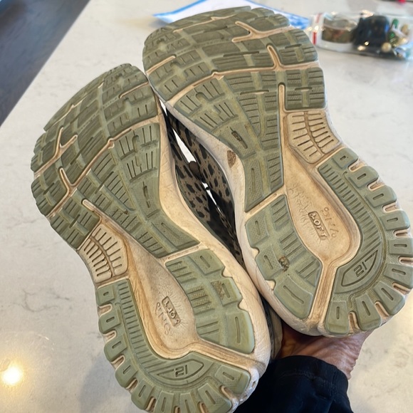 BROOKS WOMENS Adrenaline GTS 21 Running Shoe - Picture 9 of 10